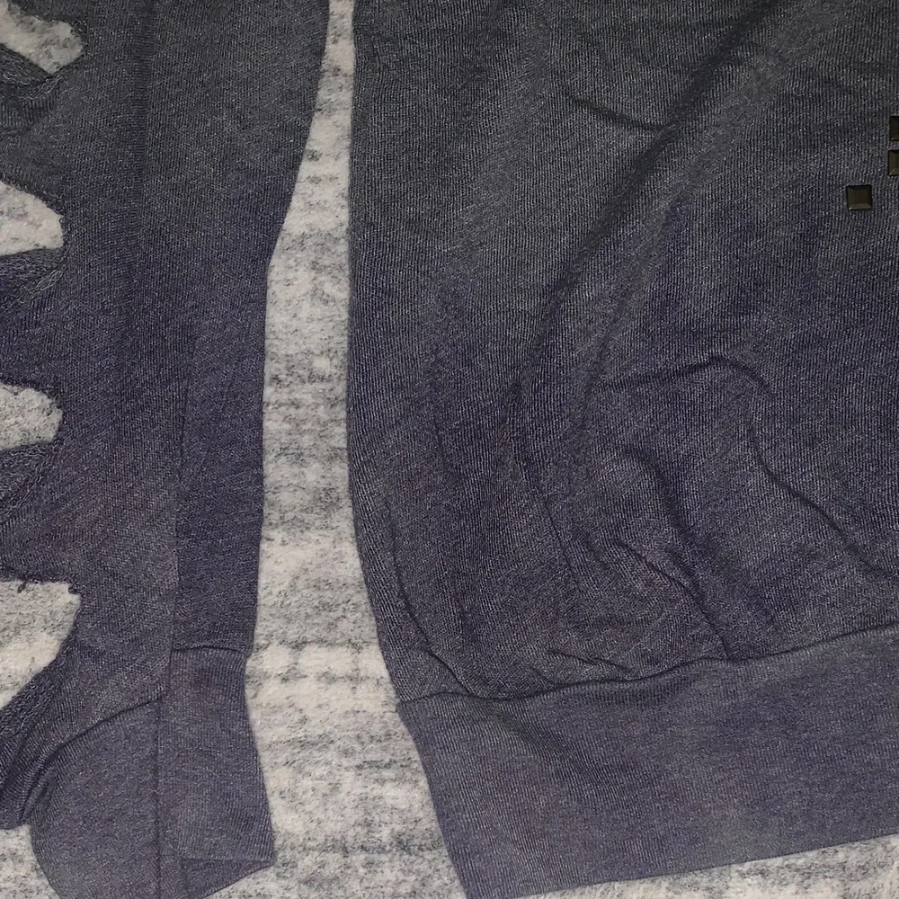 Y2K TPARTY DISTRESSED GRAYISH BLUE TOP WITH CUTOUT SLEEVES  AND GOLD STUDED STAR - Picture 6 of 11